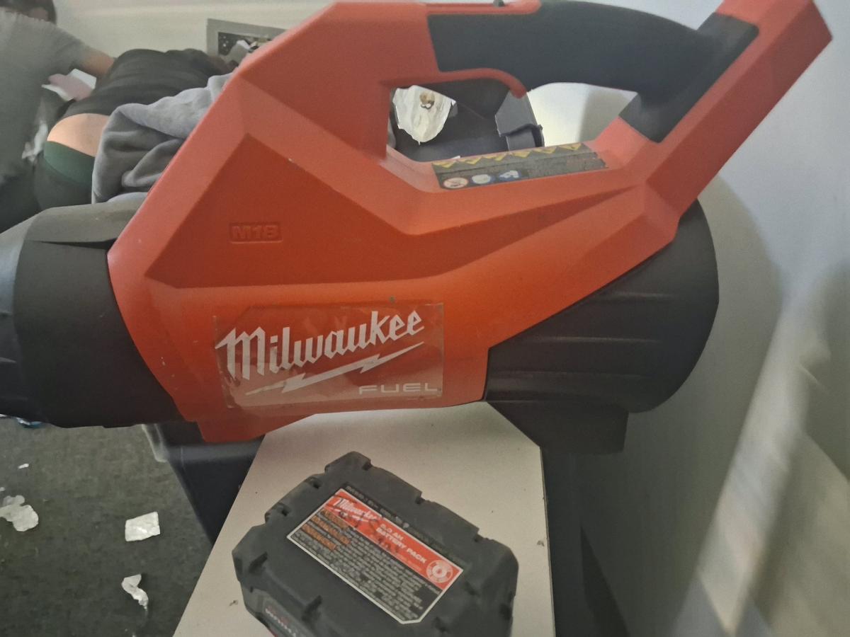 Milwaukee M18 Blower and M18 Battery - Atlanta, Georgia - FleaMarketBay