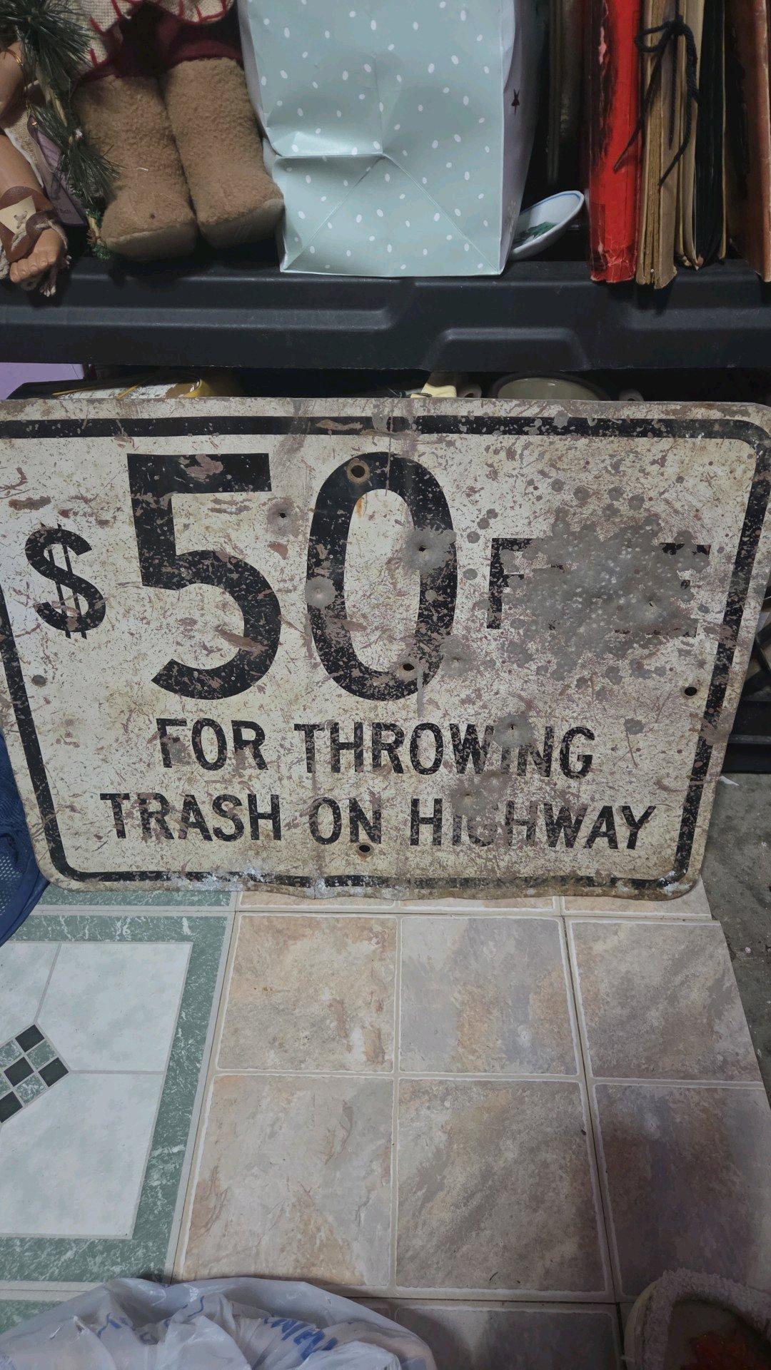 old heavy metal littering sign - Picayune, Mississippi - FleaMarketBay