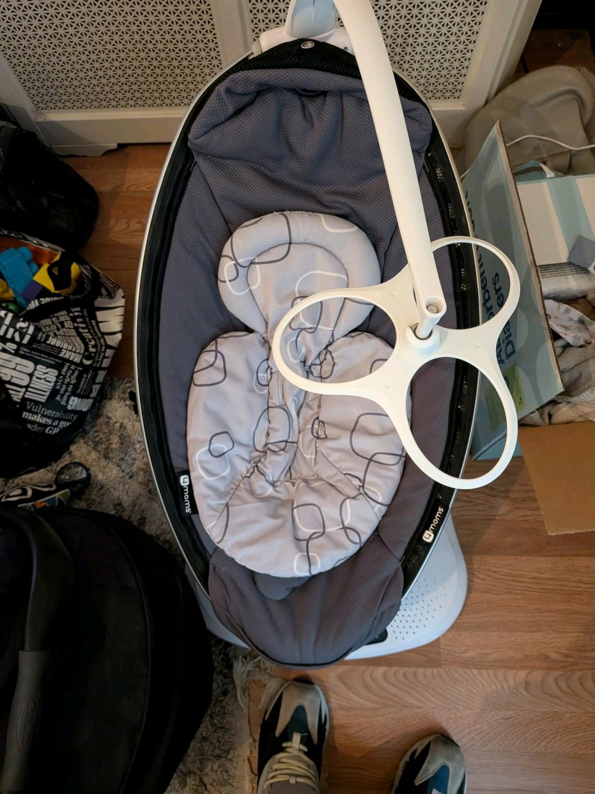 4Moms baby swing - Philadelphia, Pennsylvania - FleaMarketBay