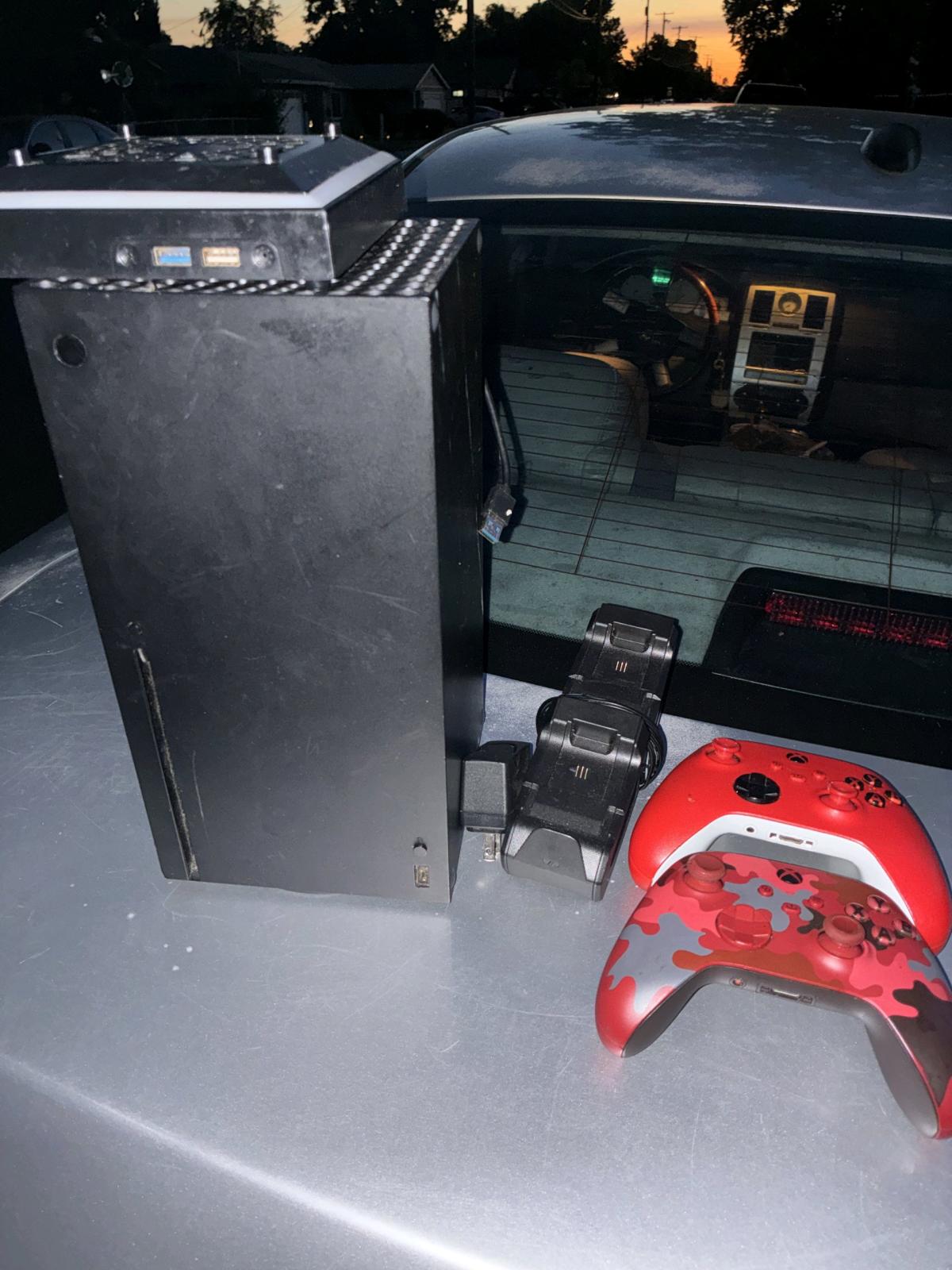 Xbox bundle 2controllers and cooling fan - Sacramento, California - FleaMarketBay