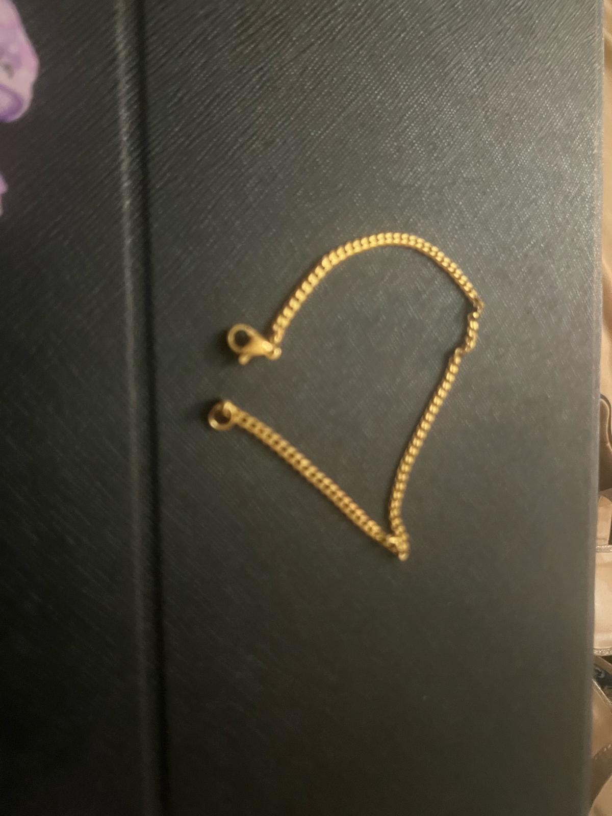 selling this new gold bracelet - Abington, Pennsylvania - FleaMarketBay