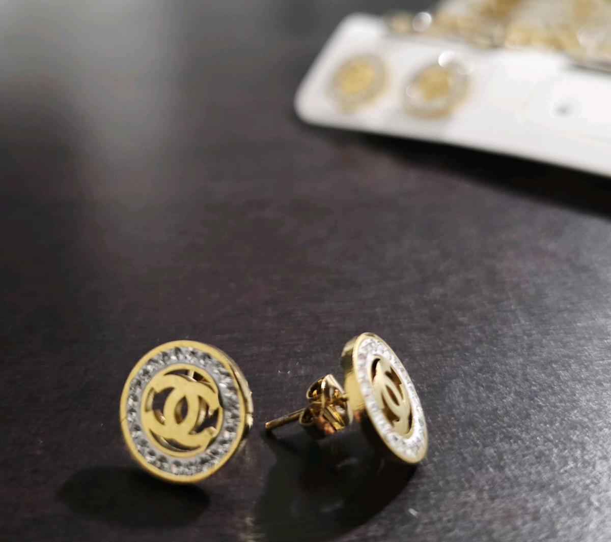 Beautiful earrings - Friendswood, Texas - FleaMarketBay