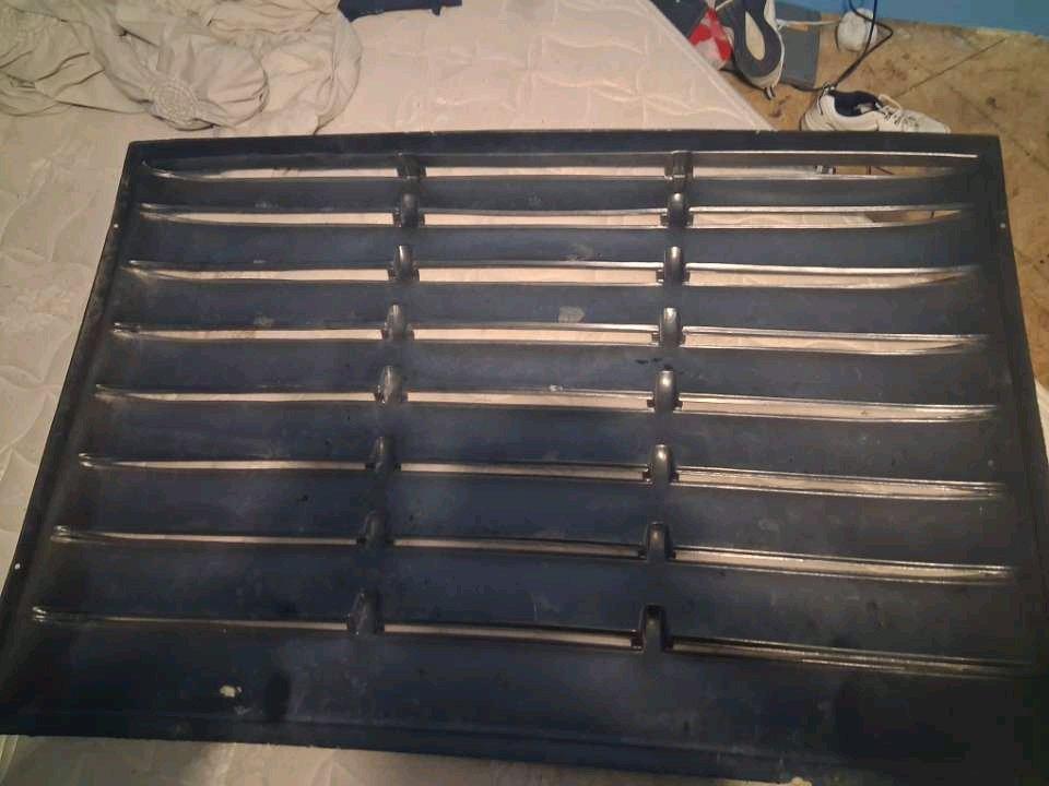 2010 mustang rear louver - Upland, Indiana - FleaMarketBay