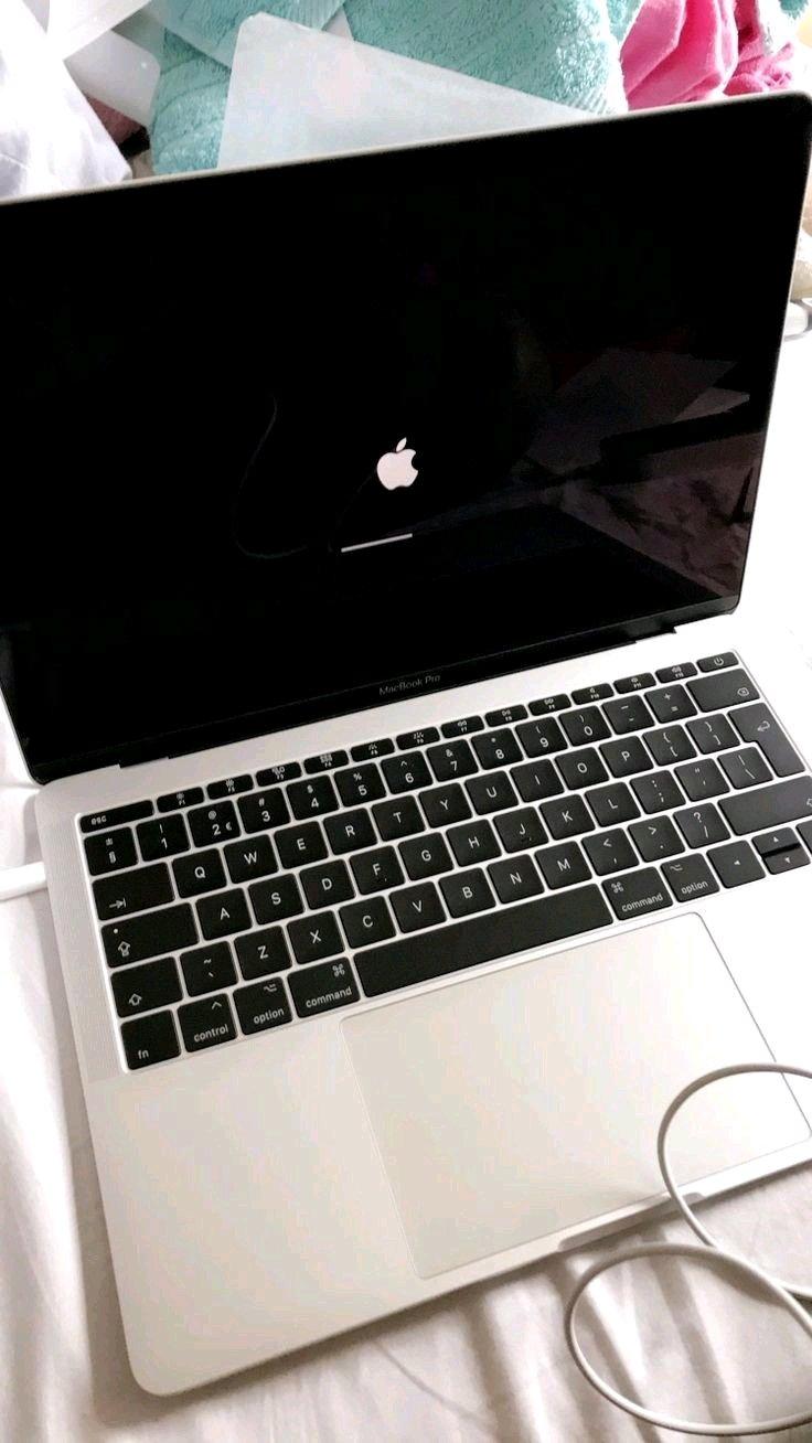 Apple Macbook Pro 2020 - New York, New York - FleaMarketBay