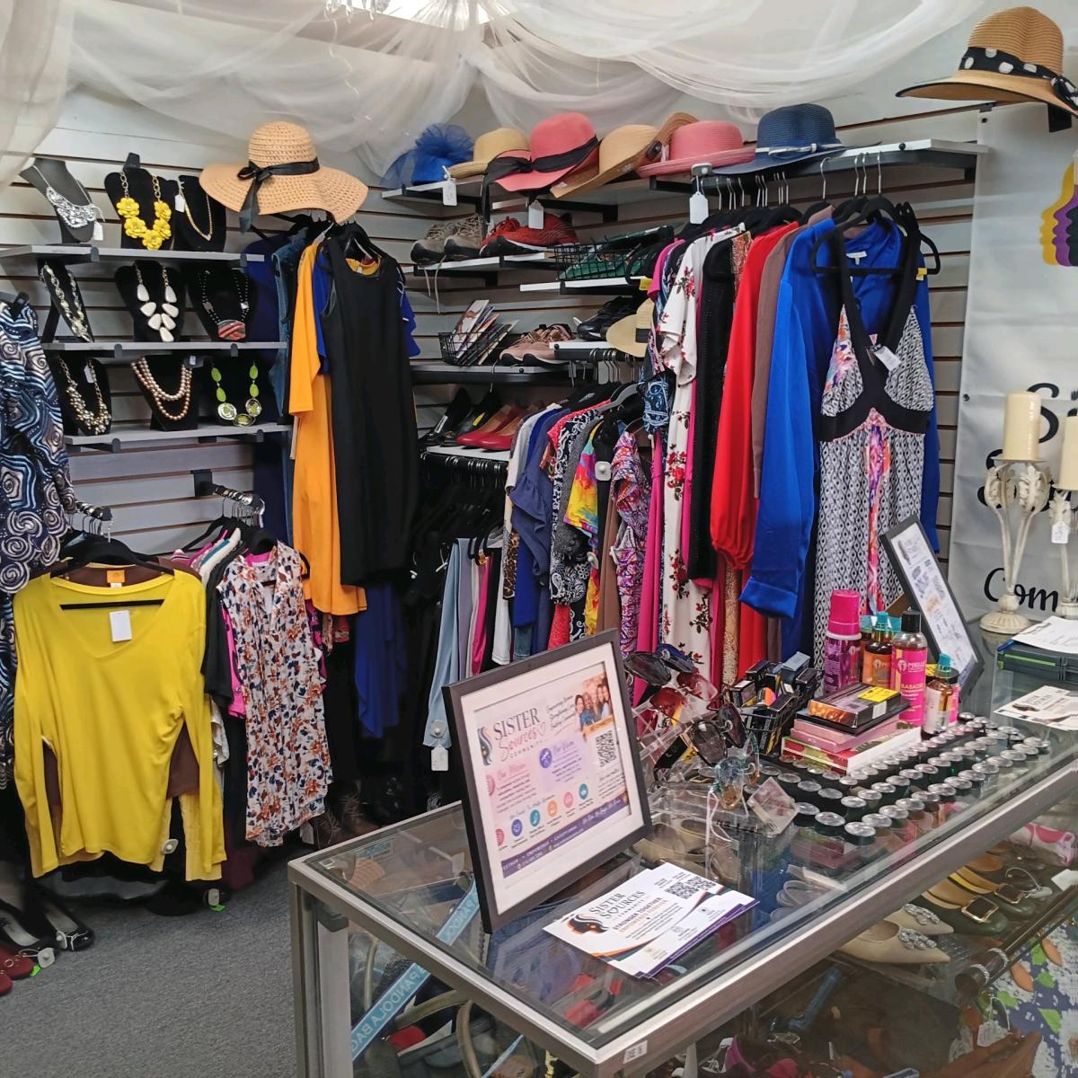 women outfits fashion clothing - Desoto, Texas - FleaMarketBay
