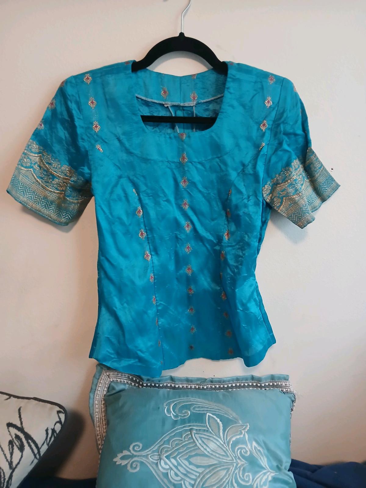 womens top - Seattle, Washington - FleaMarketBay