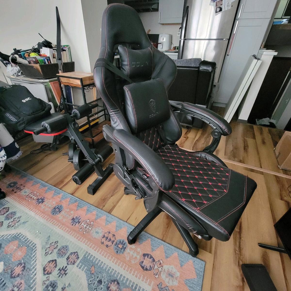 Dowinx Gaming Office Chair 350lbs Like New - Rockford, Illinois - FleaMarketBay