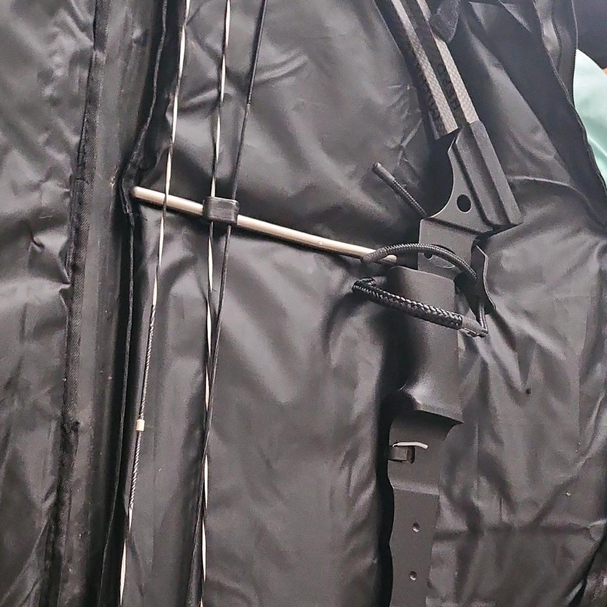 a bow and a case - Abington, Pennsylvania - FleaMarketBay