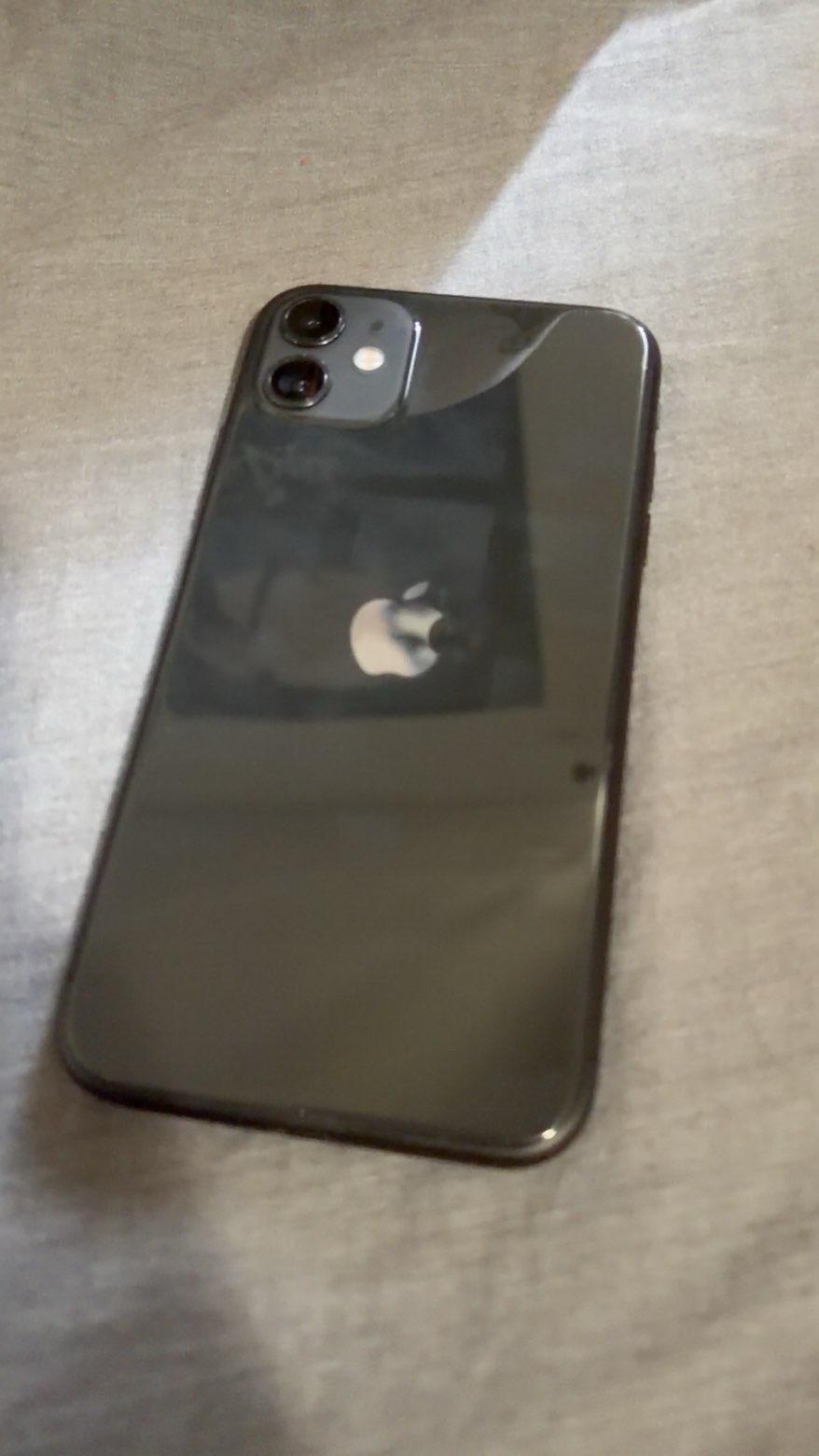 iPhone 11no damage no cracks - Bakersfield, California - FleaMarketBay