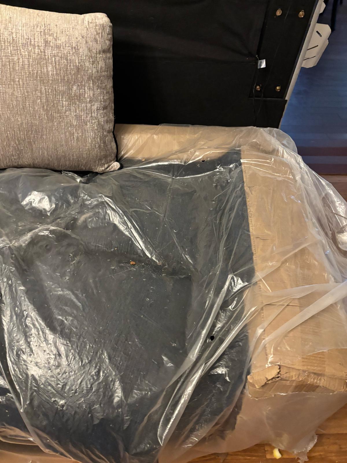 grey and navy loveseat - Waterbury, Connecticut - FleaMarketBay