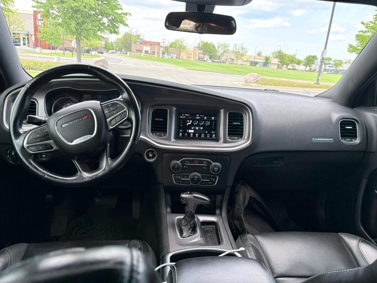2020 DODGE CHARGER SXT 130kmiles CLEAN TITLE - West Chicago, Illinois - FleaMarketBay