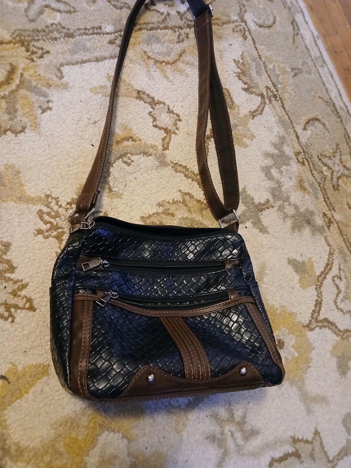 women shoulder bag - Far Rockaway, New York - FleaMarketBay
