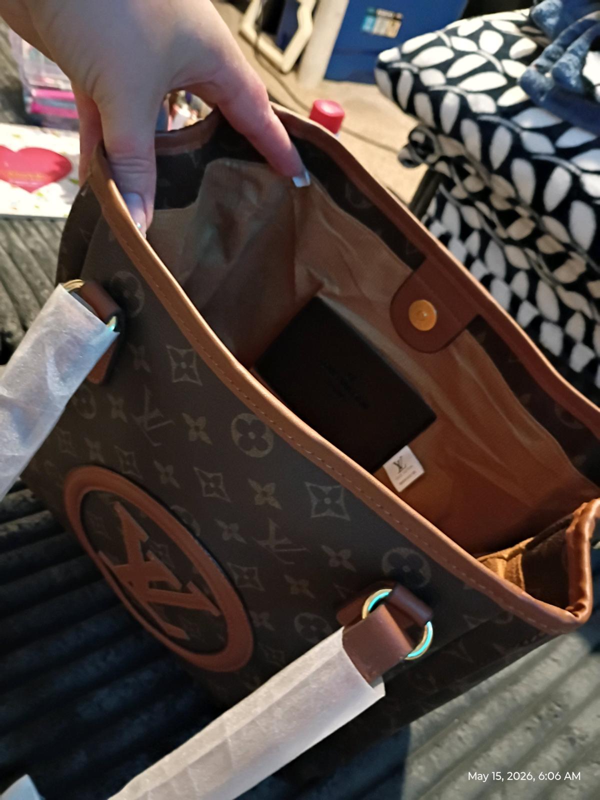 new Louis Vuitton bag big - Denver, Colorado - FleaMarketBay