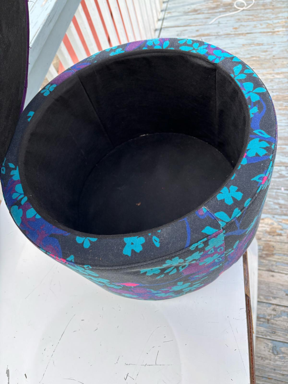 small colorful ottoman - Waterbury, Connecticut - FleaMarketBay