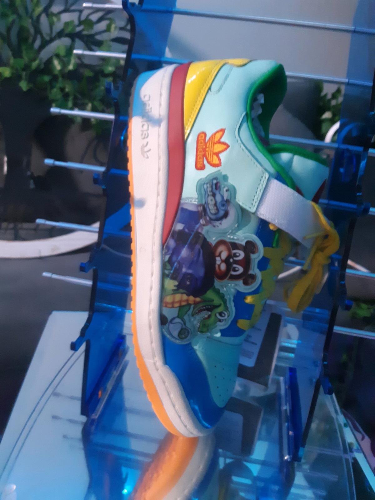 Adidas  collectors kids size 9 shoes - Portland, Oregon - FleaMarketBay