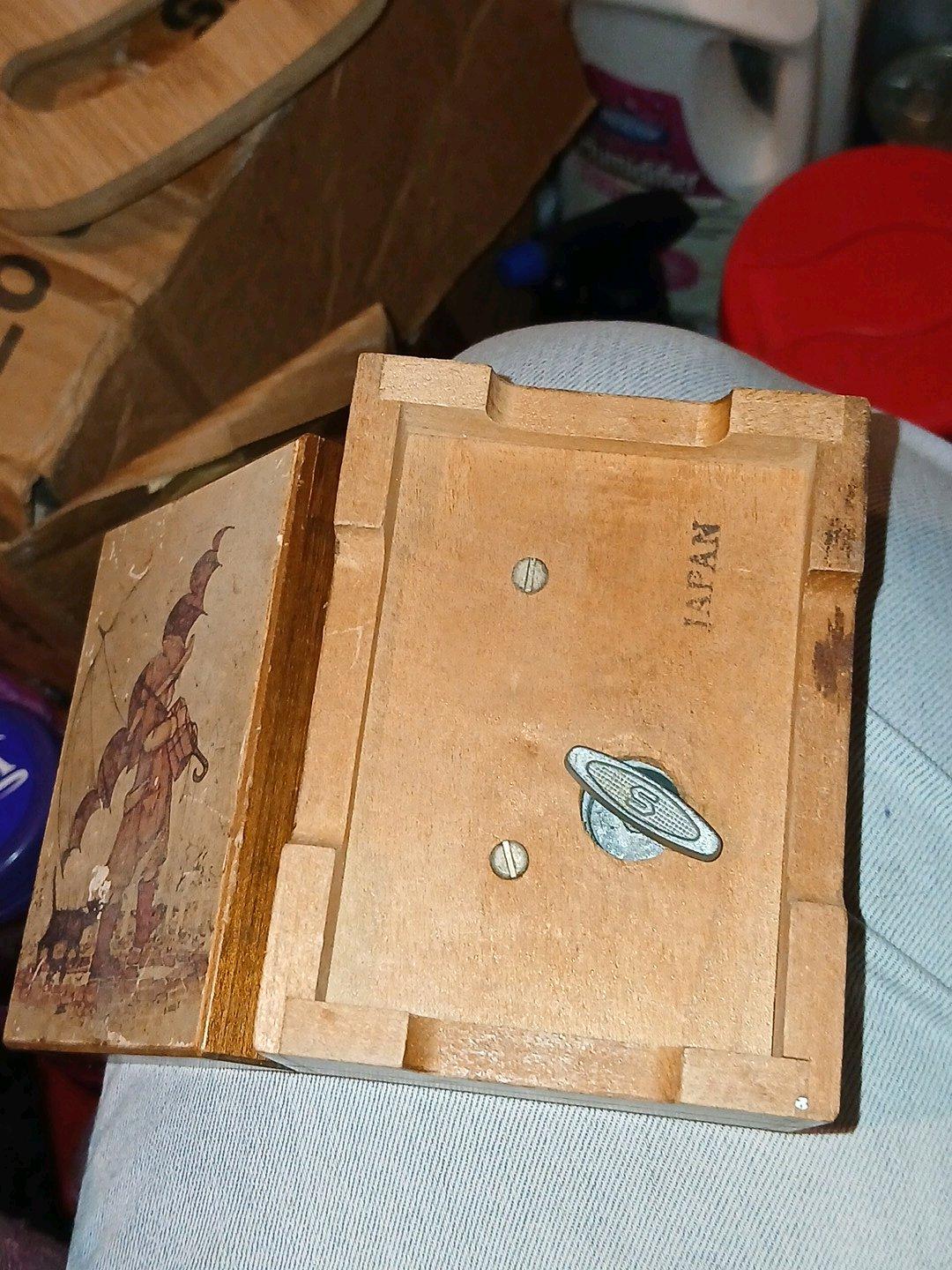 Old wooden music box - Baltimore, Maryland - FleaMarketBay