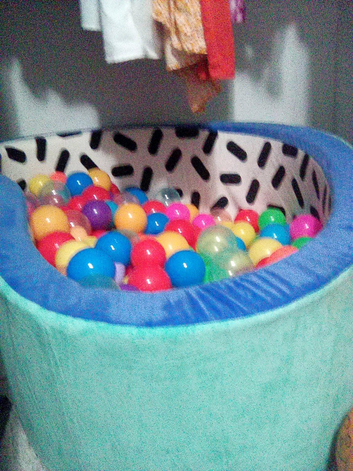 kids ball pit - Arapahoe, Colorado - FleaMarketBay