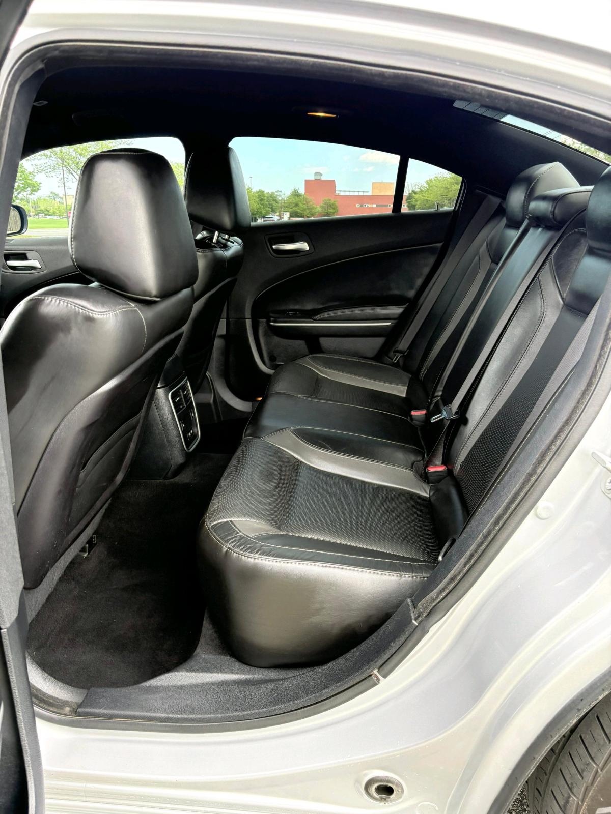 2020 DODGE CHARGER SXT 130kmiles CLEAN TITLE - West Chicago, Illinois - FleaMarketBay