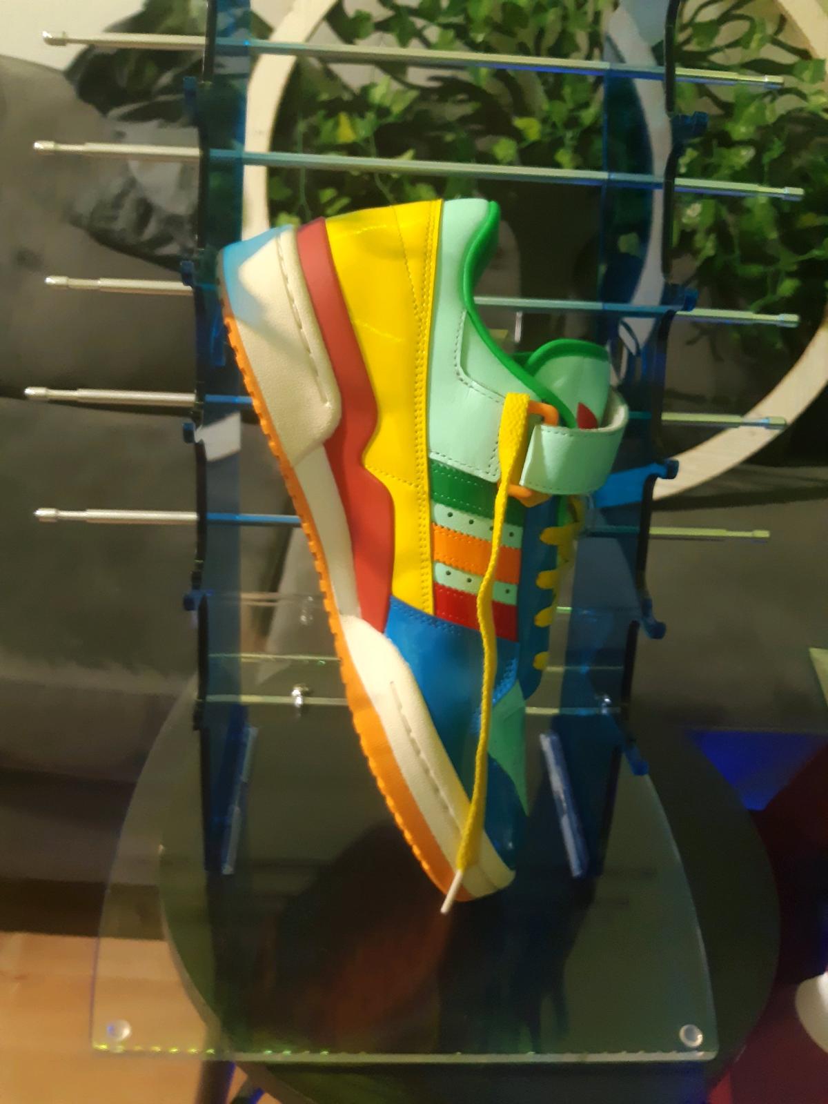 Adidas  collectors kids size 9 shoes - Portland, Oregon - FleaMarketBay