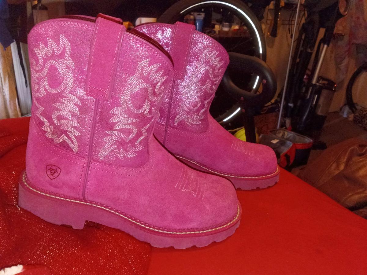 size 9B Pretty in Pink Ariat boots - Norman, Oklahoma - FleaMarketBay