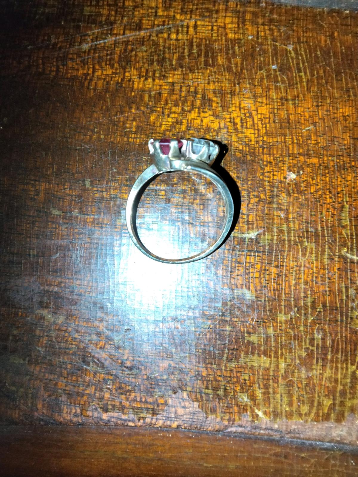 Womens gold ring - Alicia, Arkansas - FleaMarketBay