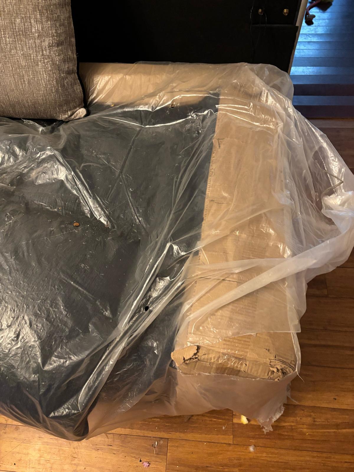 grey and navy loveseat - Waterbury, Connecticut - FleaMarketBay