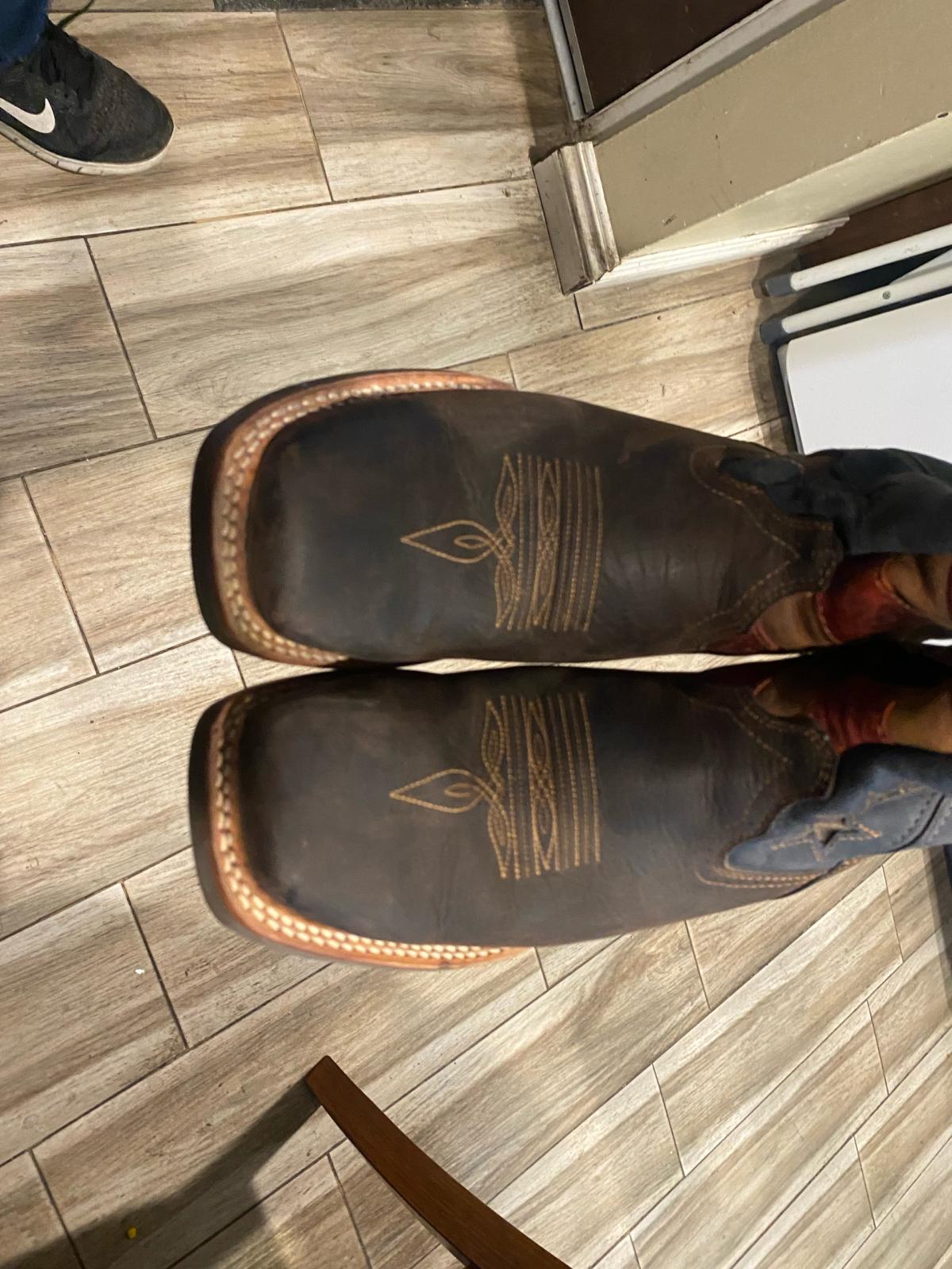 Boots - Bakersfield, California - FleaMarketBay