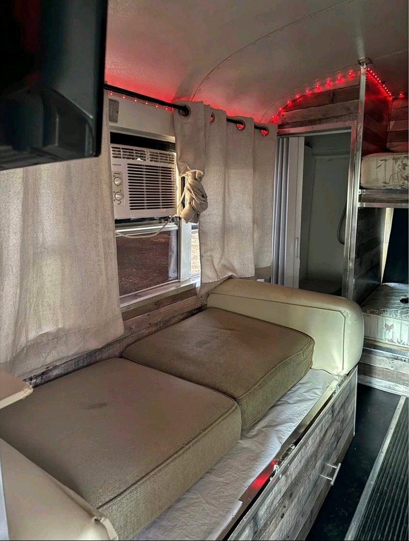 converted single axle bus - Houston, Texas - FleaMarketBay