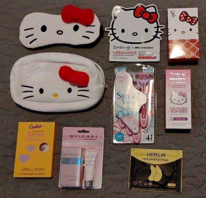 Hello Kitty Travel Bag With Extras - Ontario, California - FleaMarketBay