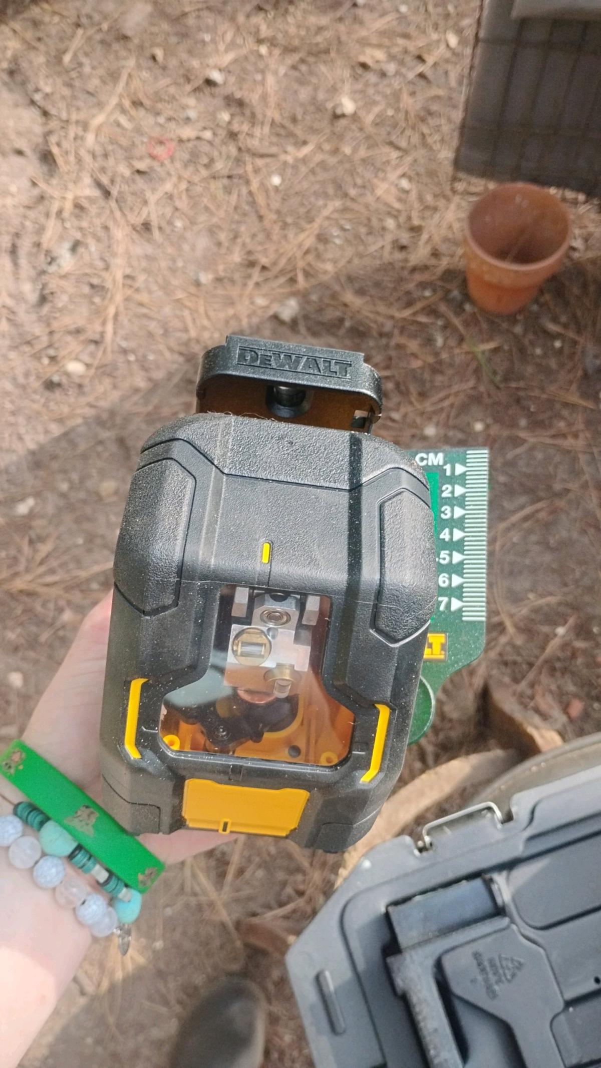 DEWALT ATOMIC 20V MAX Green Cross Line Laser Level DCLE34021 - Beaufort, South Carolina - FleaMarketBay