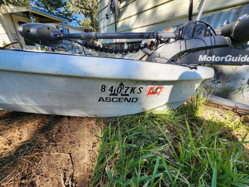 128x ascend kayak with a motor guide xi3 with upgraded GPS - Gainesville, Texas - FleaMarketBay