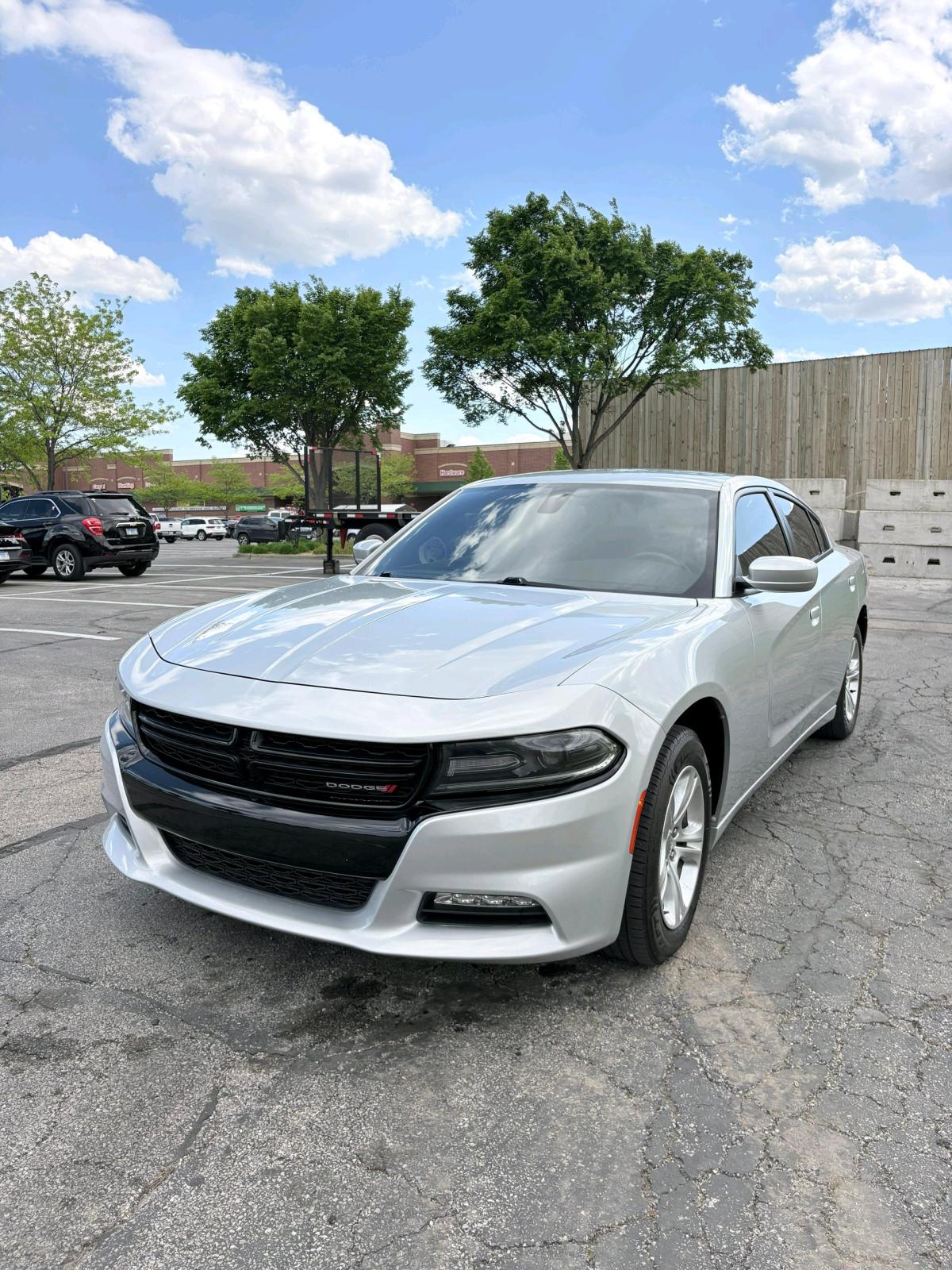 2020 DODGE CHARGER SXT 130kmiles CLEAN TITLE - West Chicago, Illinois - FleaMarketBay