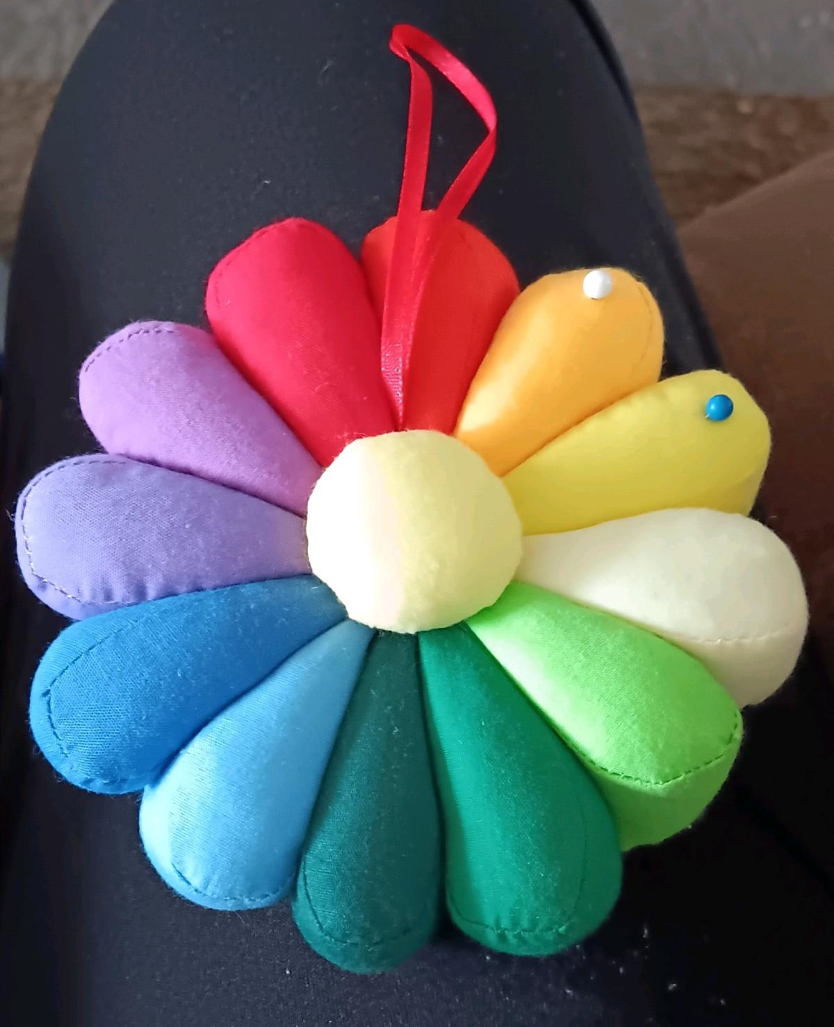 daisy pin flower - Carson, California - FleaMarketBay