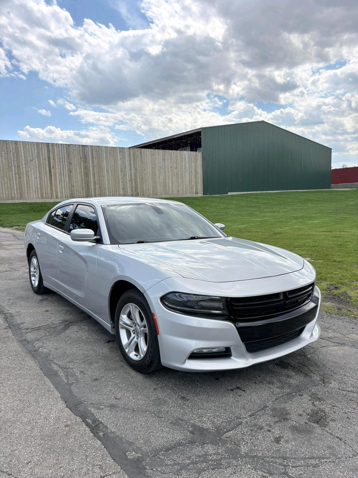 2020 DODGE CHARGER SXT 130kmiles CLEAN TITLE - West Chicago, Illinois - FleaMarketBay