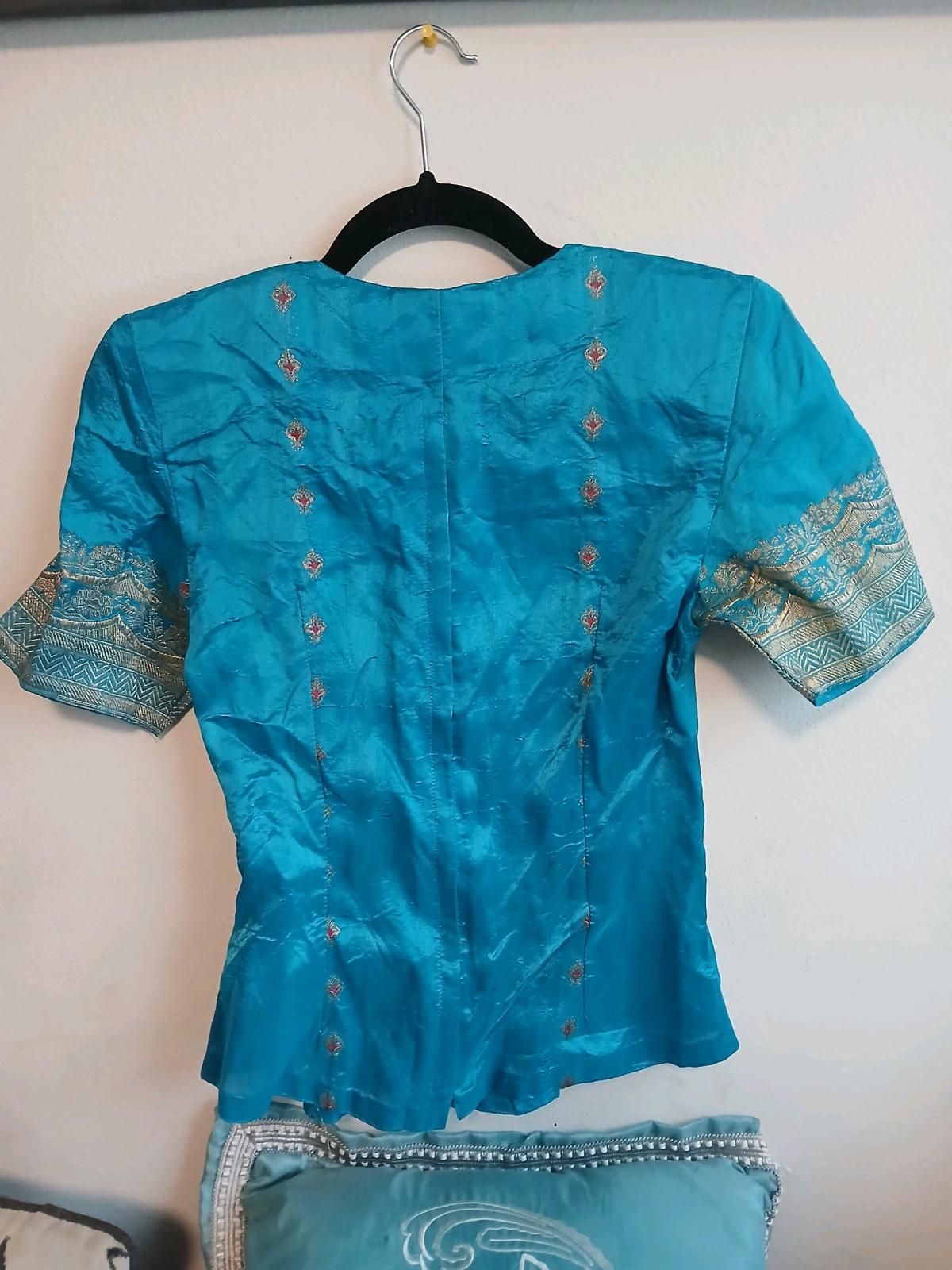 womens top - Seattle, Washington - FleaMarketBay