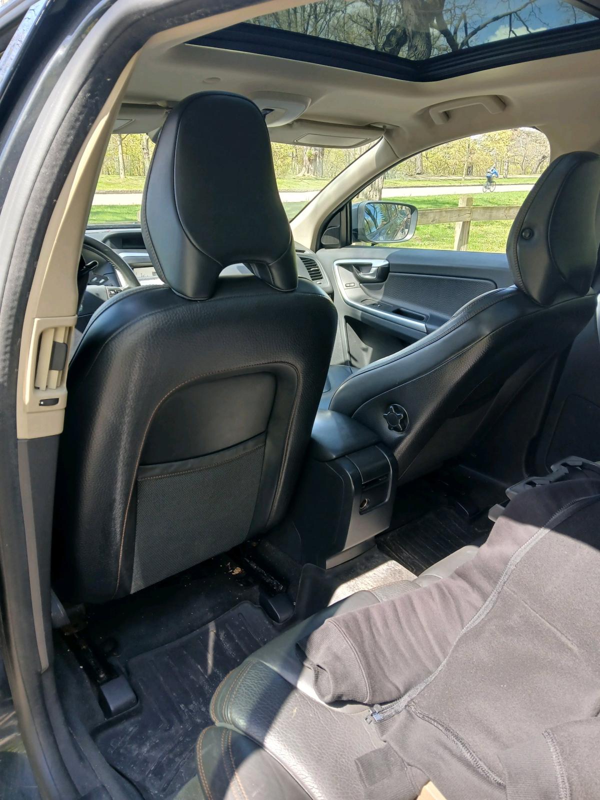 2010 Volvo xc60 - New York, New York - FleaMarketBay