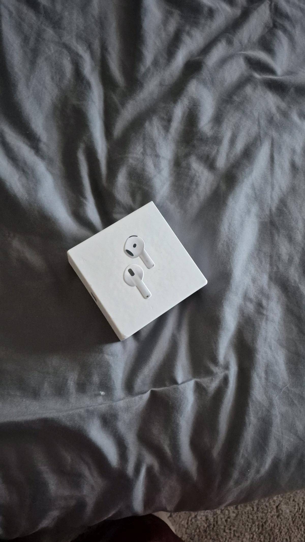 airpod 4s - Alicia, Arkansas - FleaMarketBay