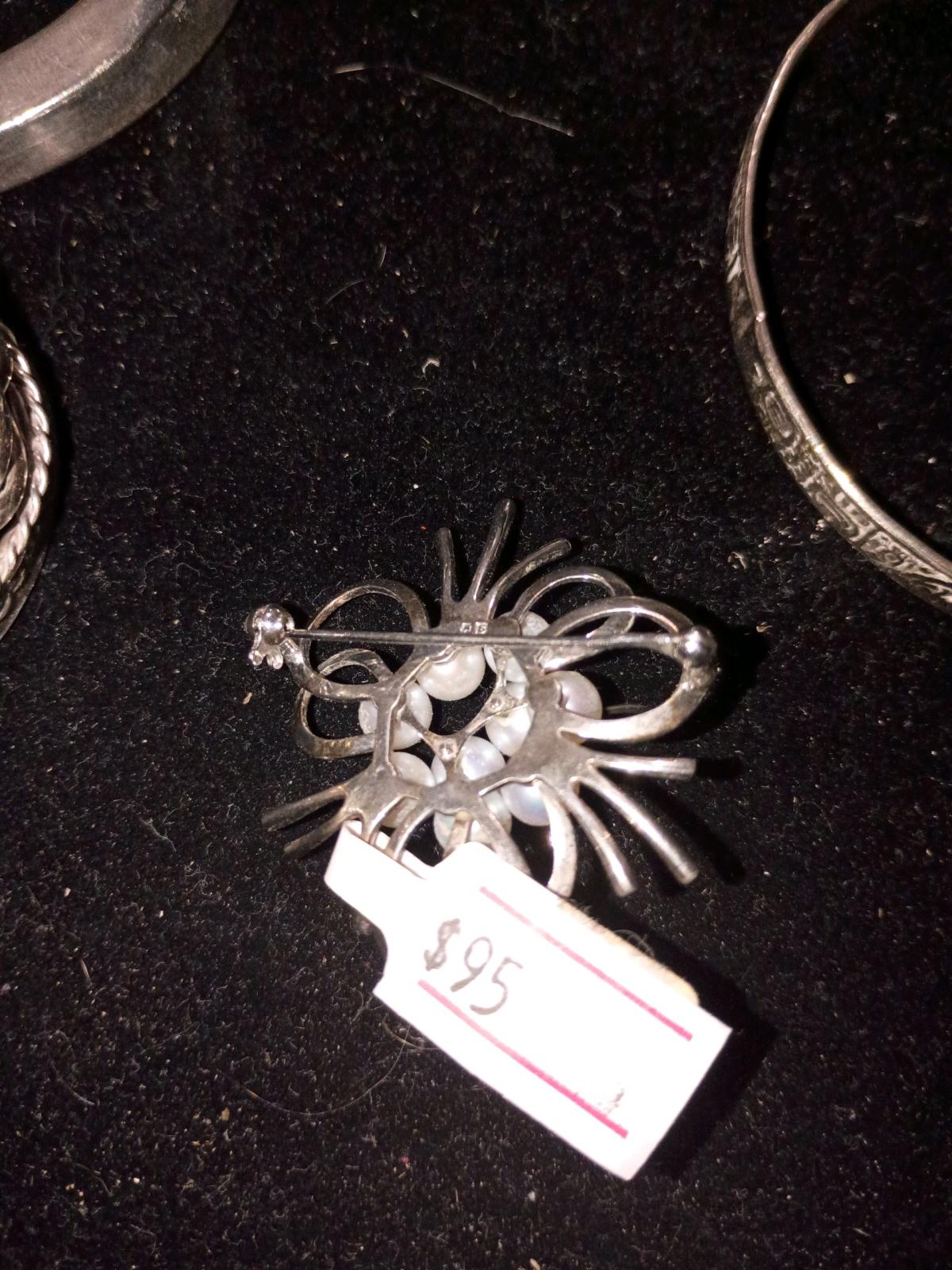 a silver pendant with pearls - Austin, Texas - FleaMarketBay