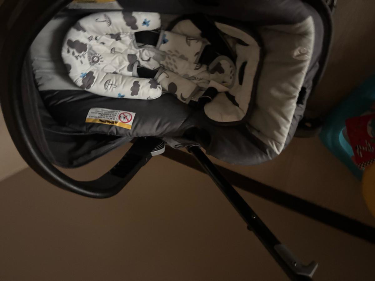 baby trend infant car seat and stroller - Indio, California - FleaMarketBay