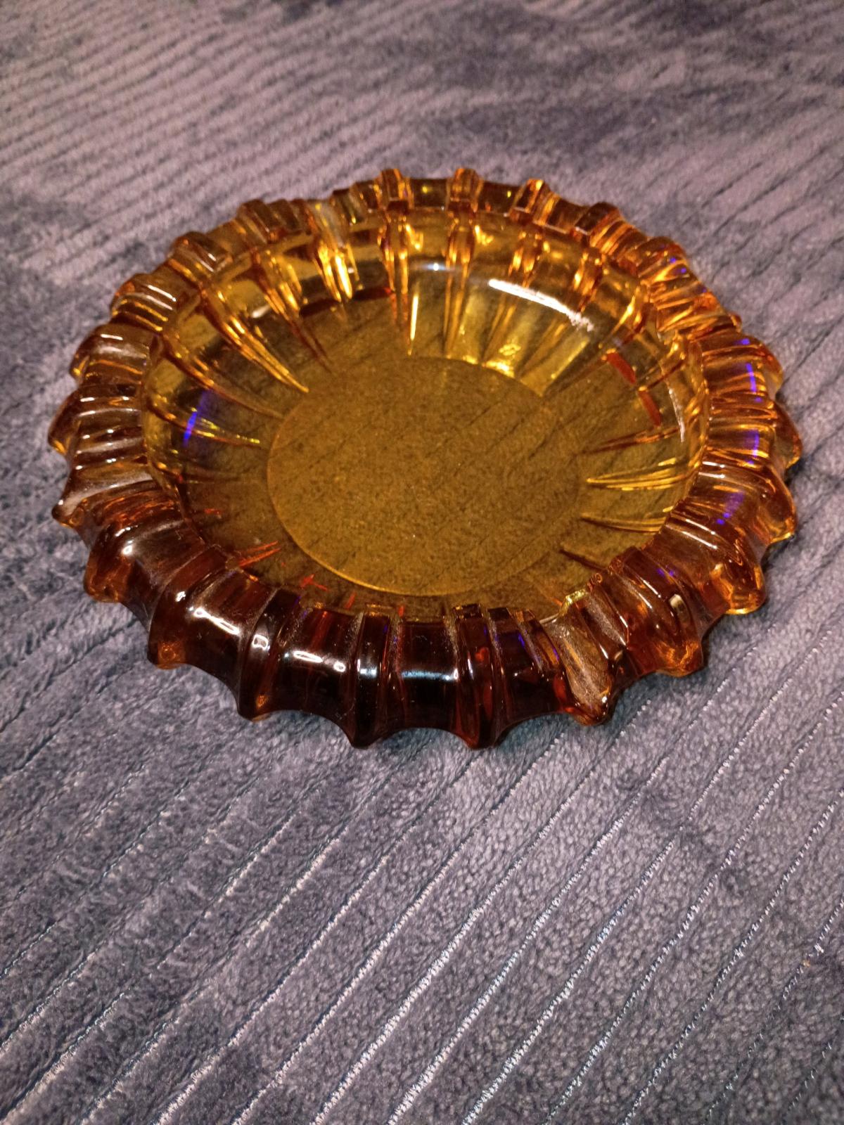 vintage 7 in amber ashtray - Tomah, Wisconsin - FleaMarketBay