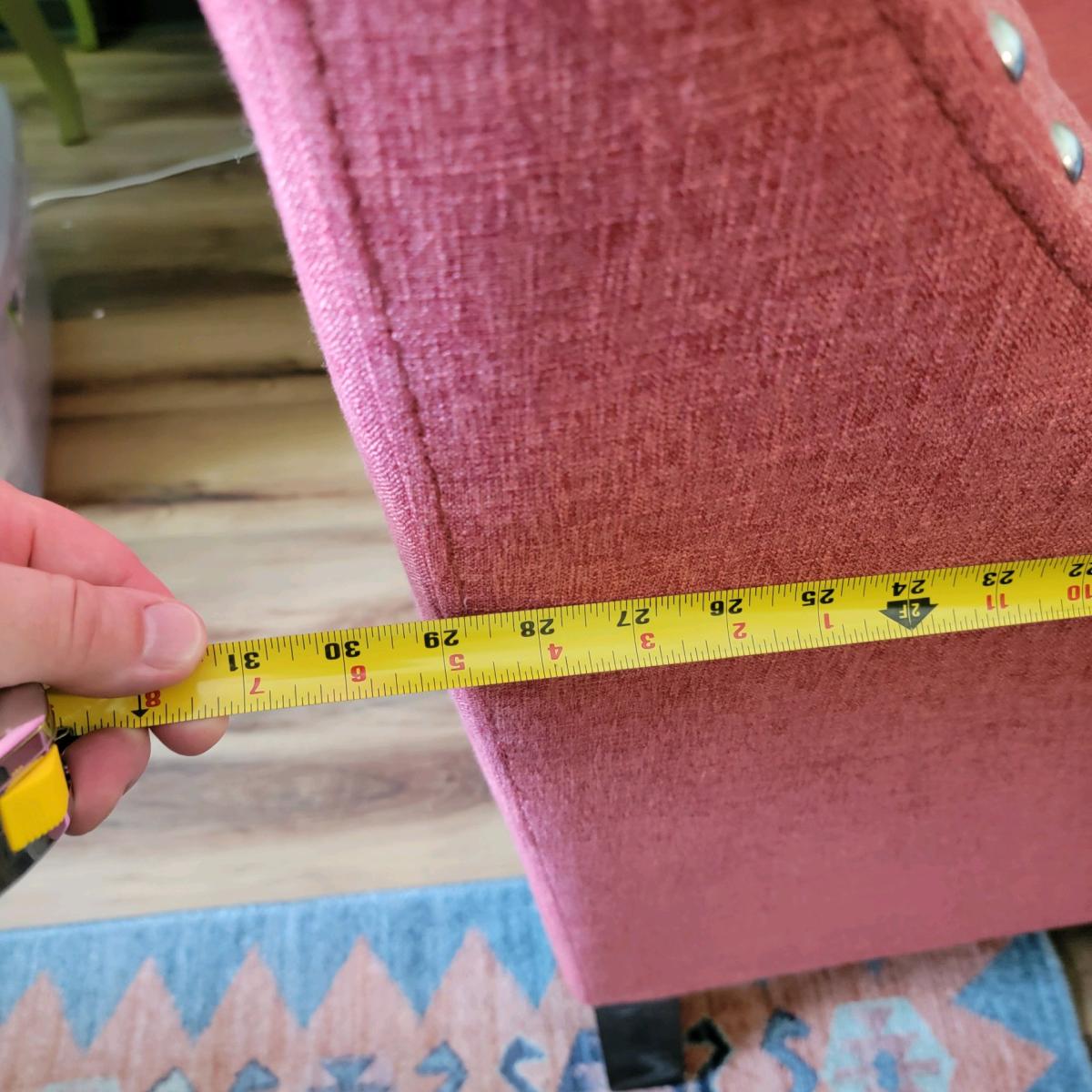Coral colored Accent Chair like new - Rockford, Illinois - FleaMarketBay