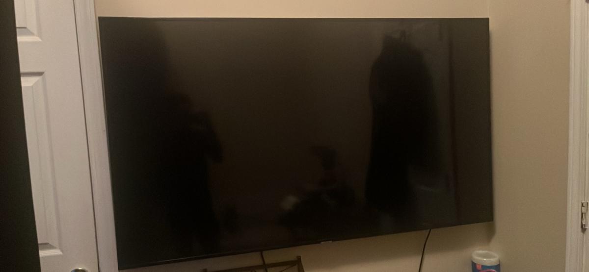 Im selling a 65 inch Samsung smart tv - Atlanta, Georgia - FleaMarketBay