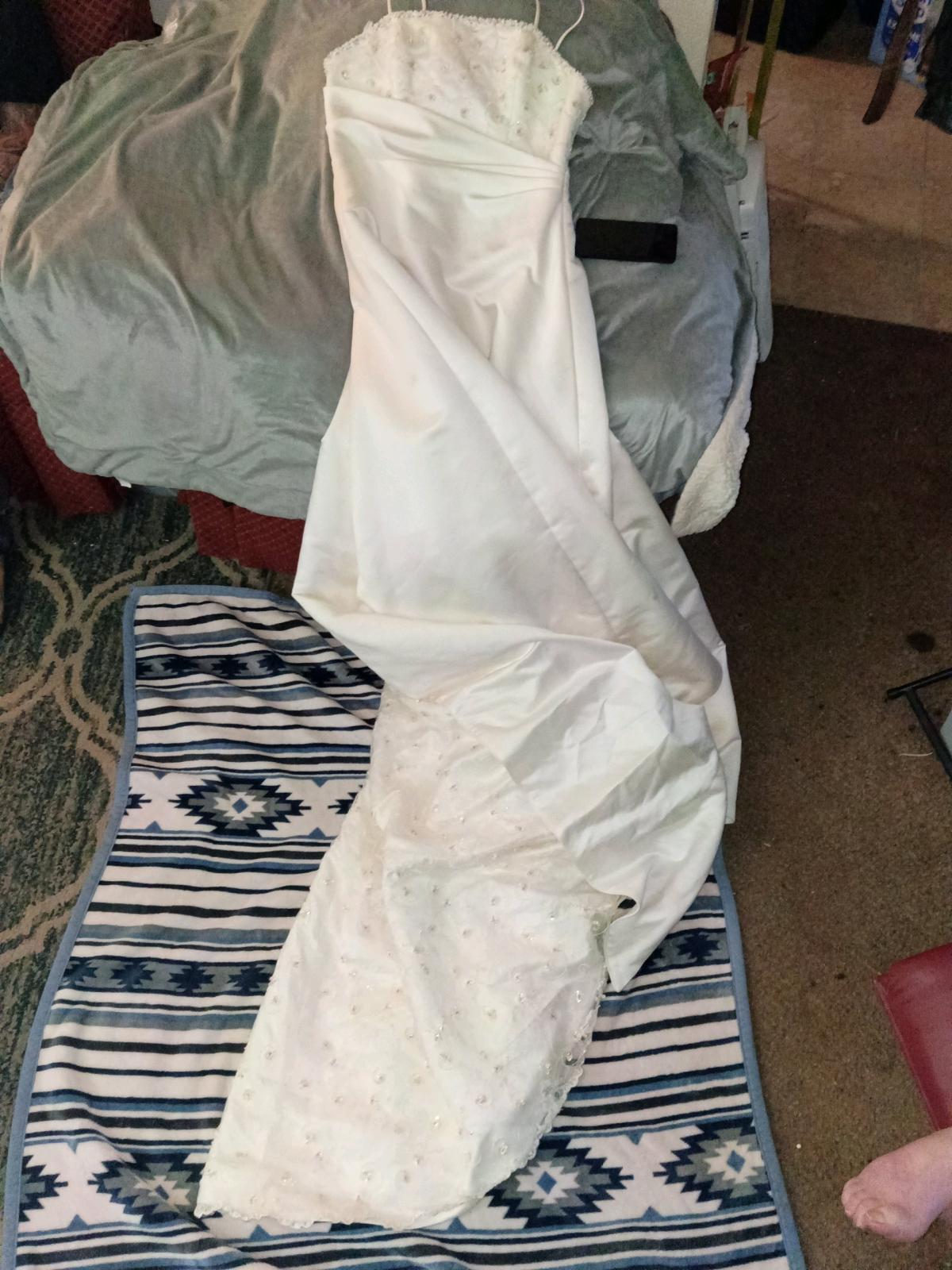 Elegant strapless sequined wedding dress with train size 16 - Norman, Oklahoma - FleaMarketBay