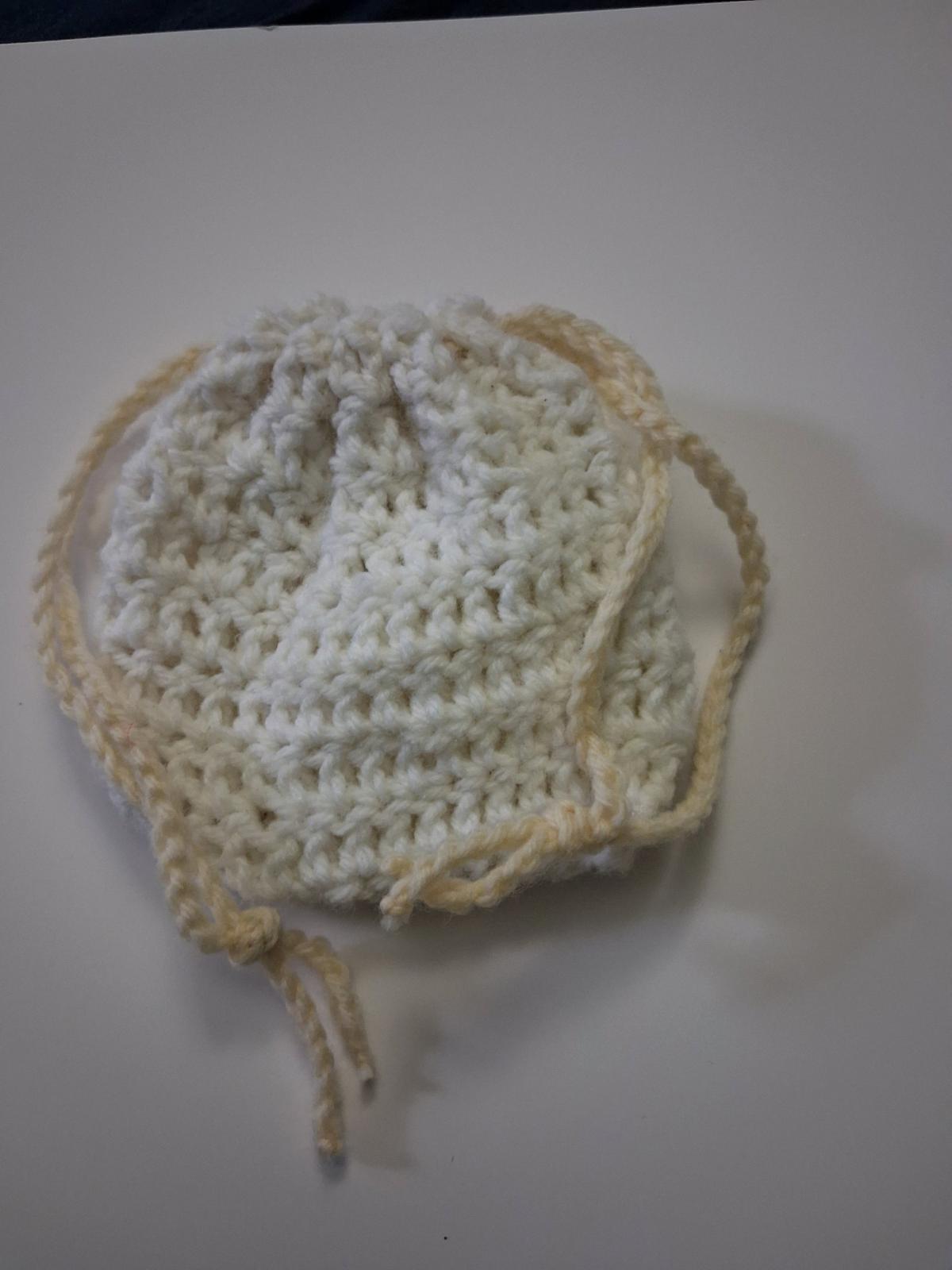 Cute white crochet pouch - Austell, Georgia - FleaMarketBay