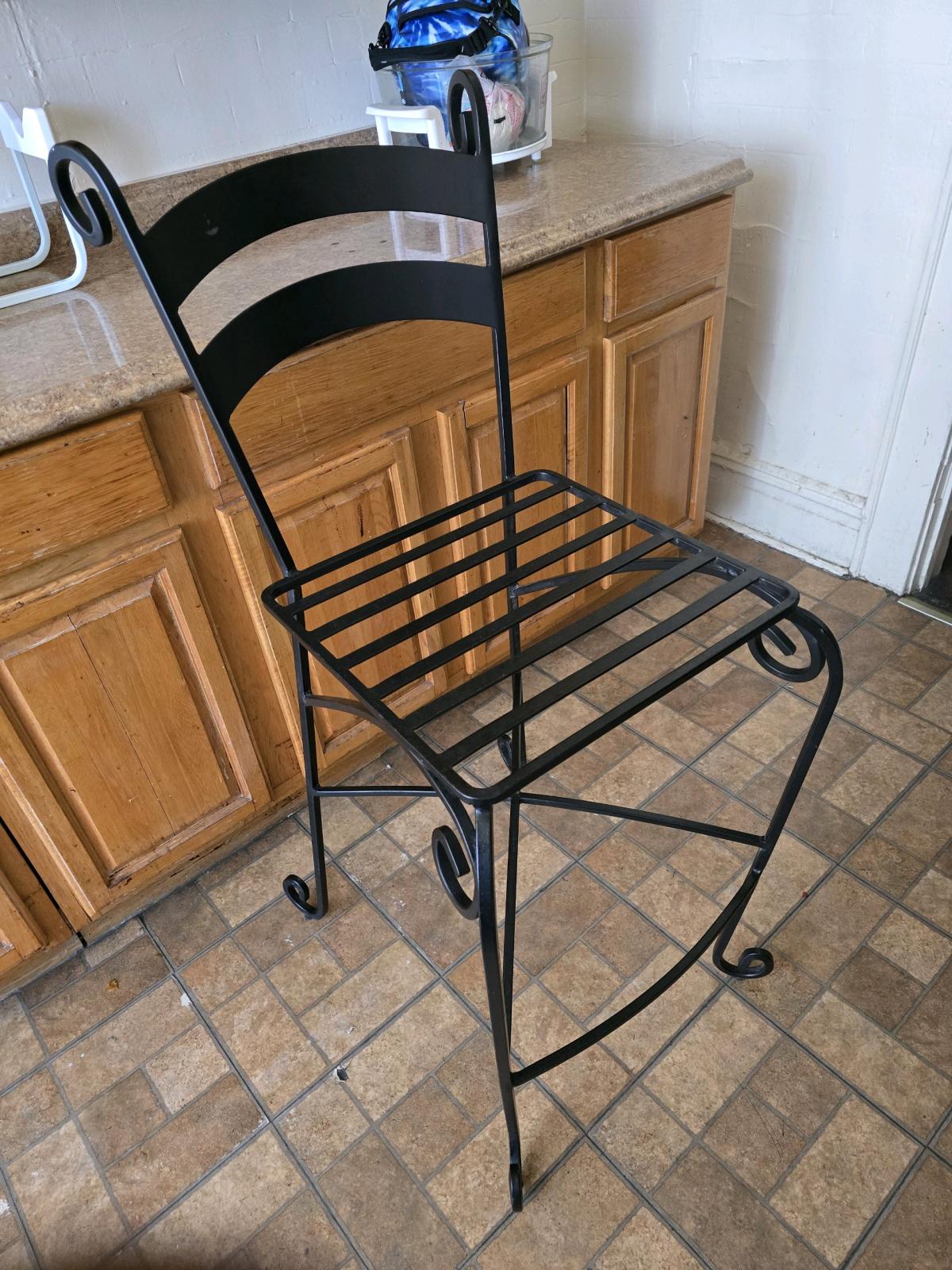 Patio iron metal high chairs - Elizabeth, New Jersey - FleaMarketBay