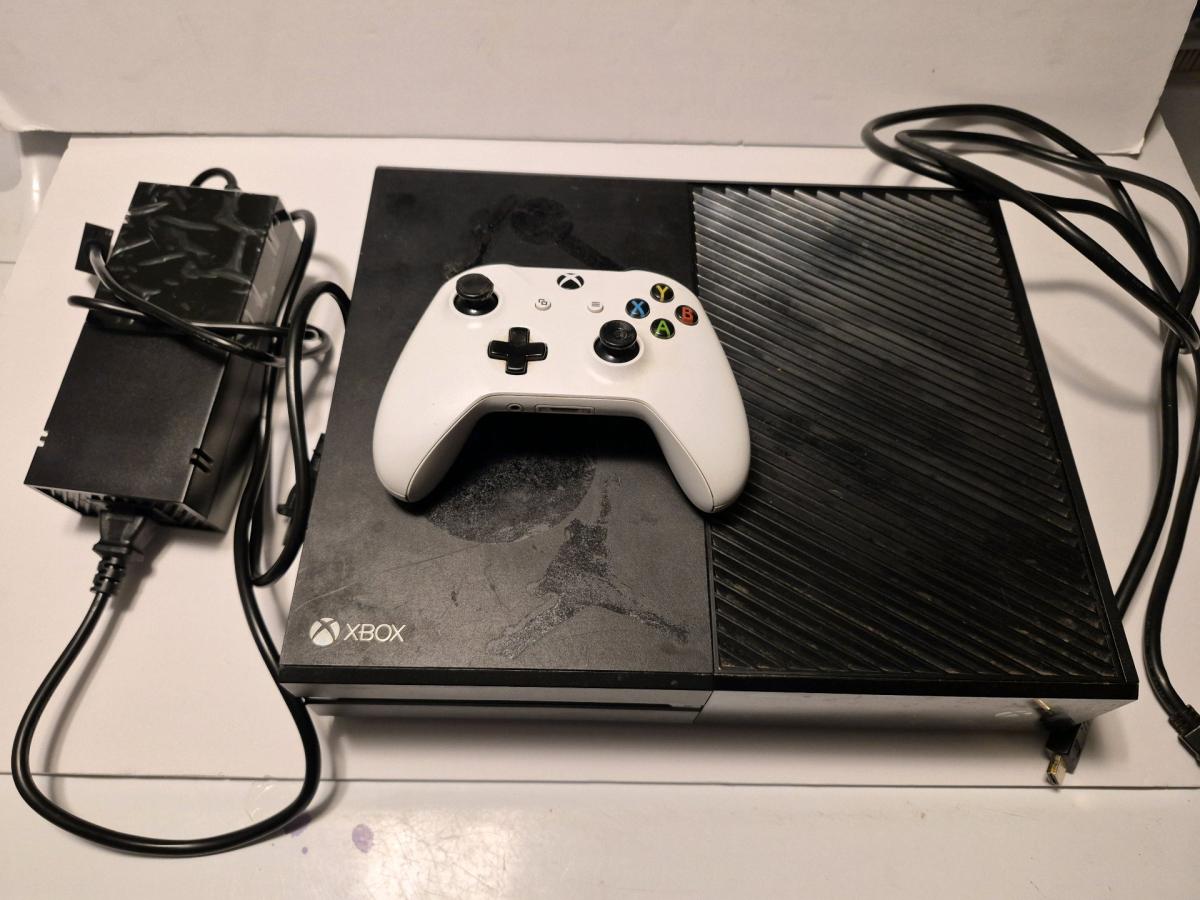 Xbox One and Controller - Philadelphia, Pennsylvania - FleaMarketBay