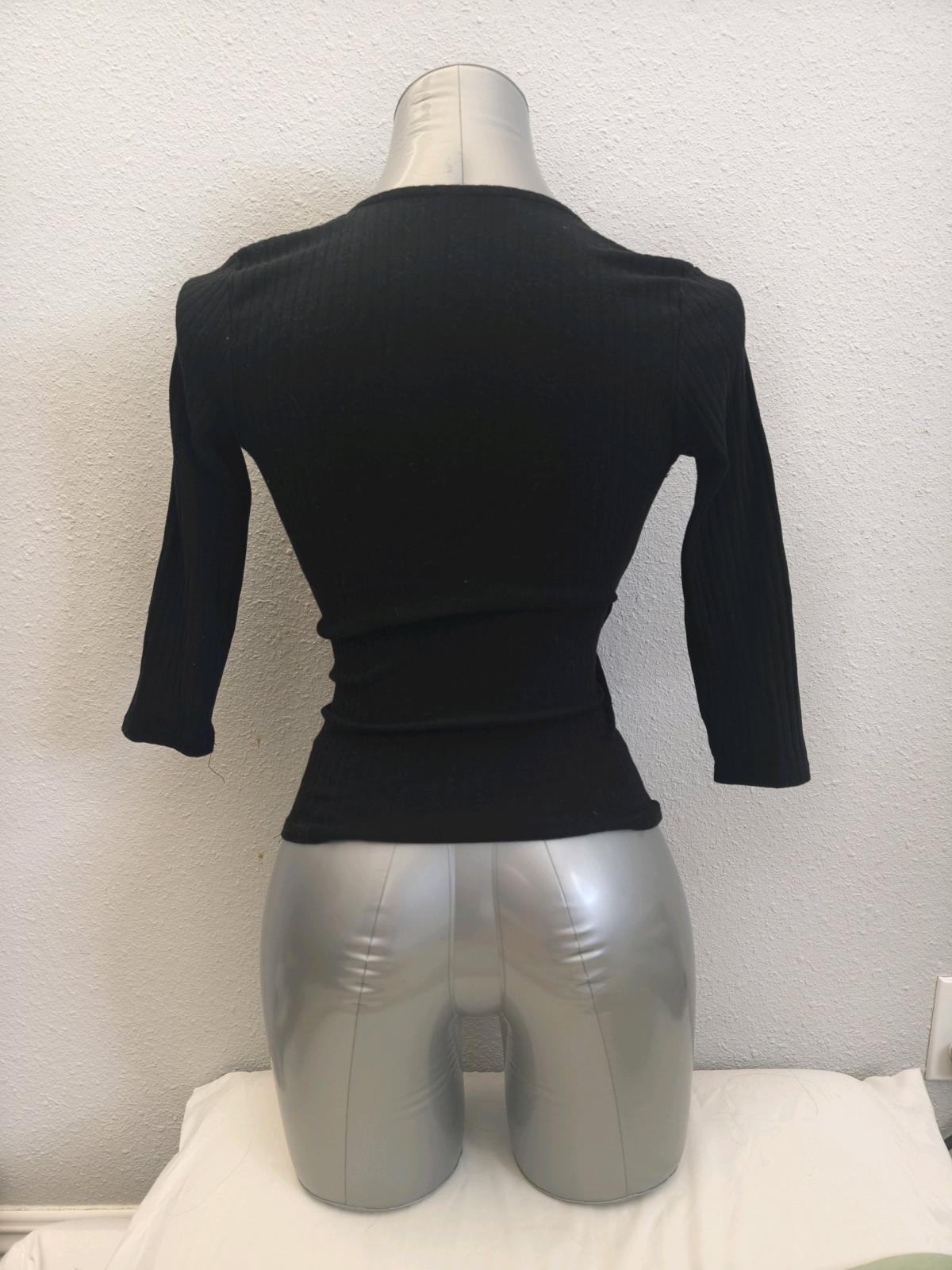 Black V neck Pimkie top XS - Rosemead, California - FleaMarketBay