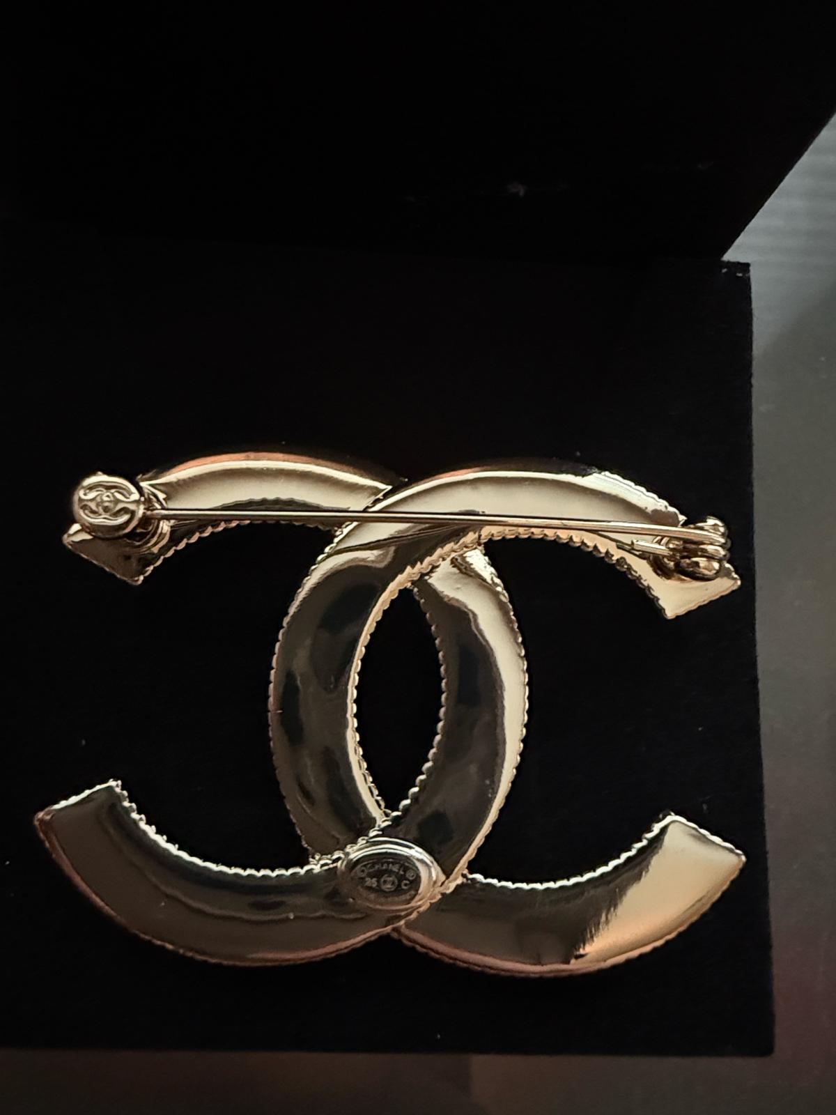 Chanel pearl CC  brooch - Katy, Texas - FleaMarketBay