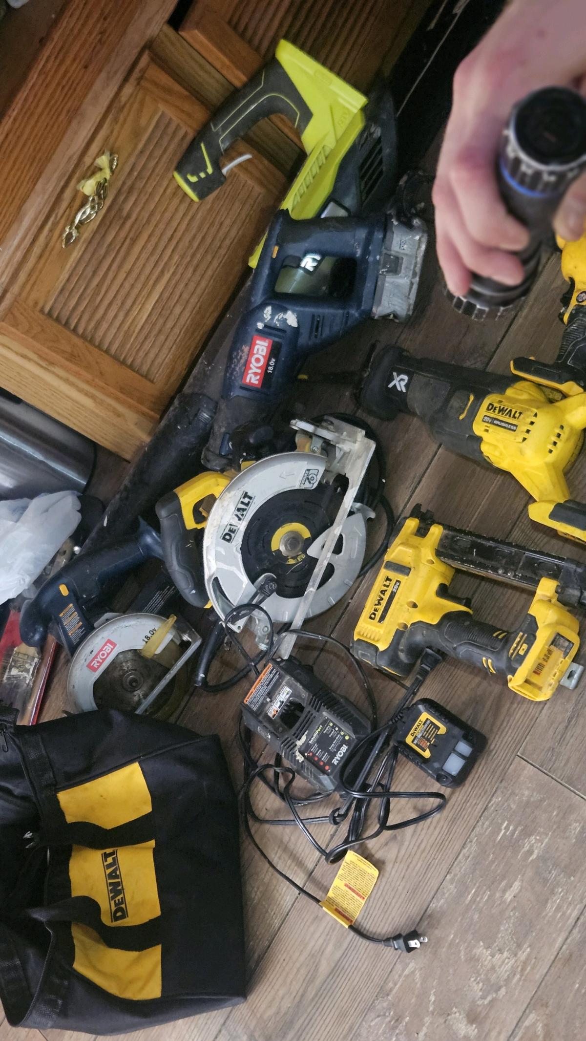 tools val packDeal Electric CalukGUN saw z - Cookeville, Tennessee - FleaMarketBay