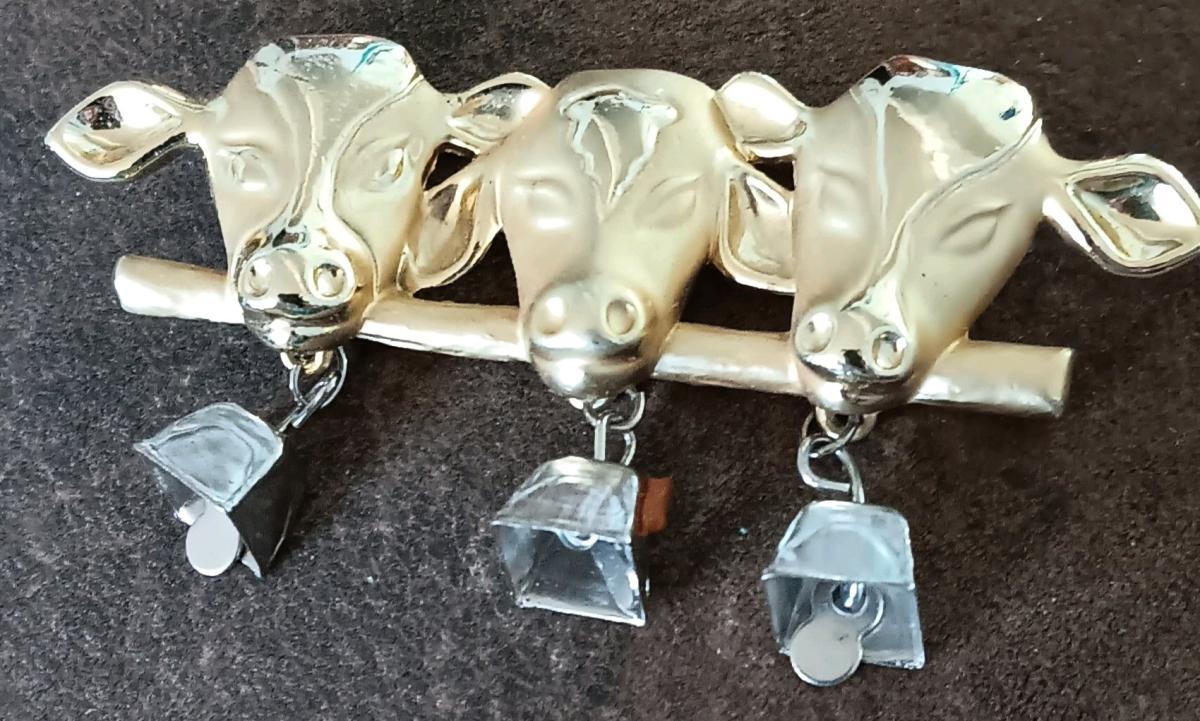 Cow Pin - Carson, California - FleaMarketBay
